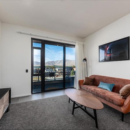 Galaxy Boutique Hotel بحيرة تيكابو المظهر الخارجي الصورة A living room in a typical apartment